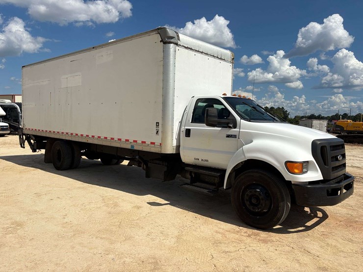 2013-ford-f750-image-4