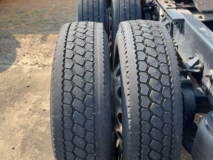 2022-kenworth-t680-image-6