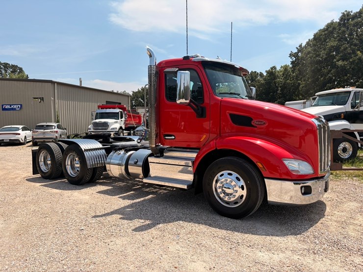 2020-peterbilt-579-image-10