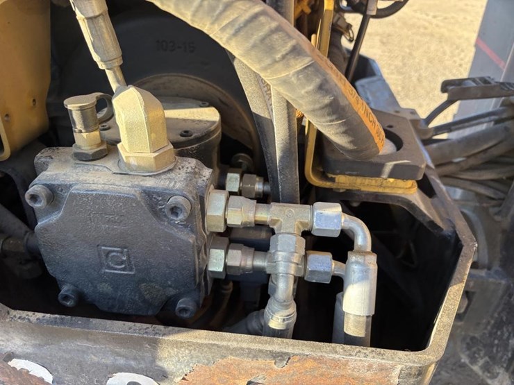 2006-caterpillar-cb-224e-image-32