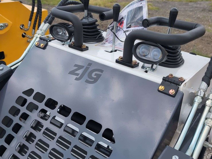 zjg-mini-skid-steer-loader-zj-380-(white)---15hp-image-5