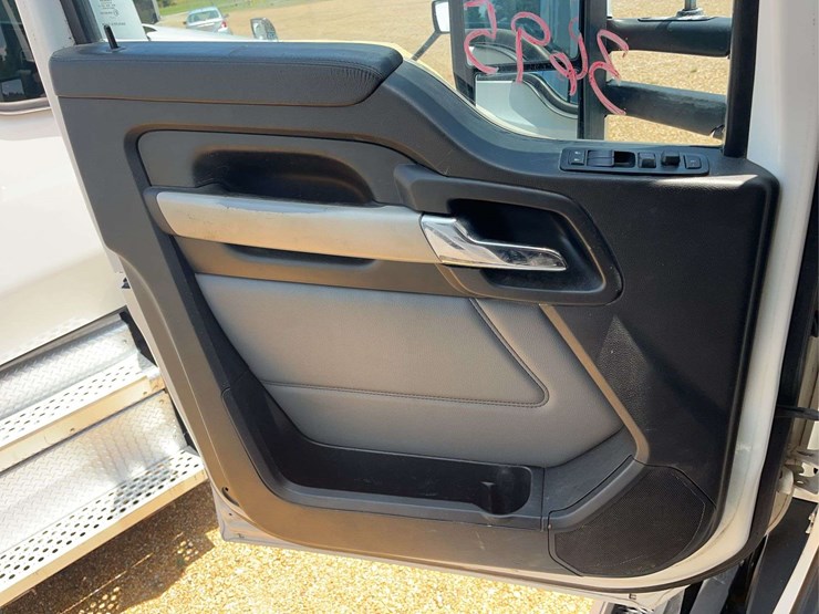 2022-kenworth-t680-image-14