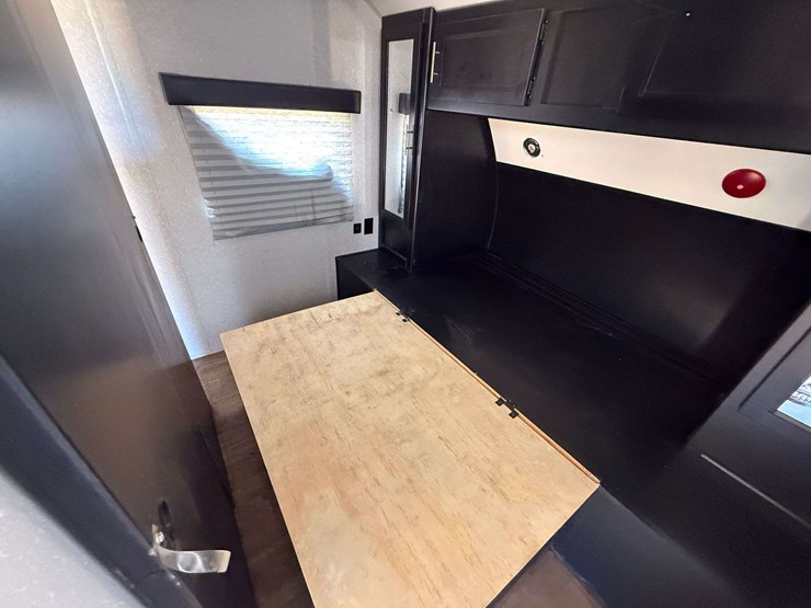 2022-grey-wolf-bumper-pull-camper-image-20