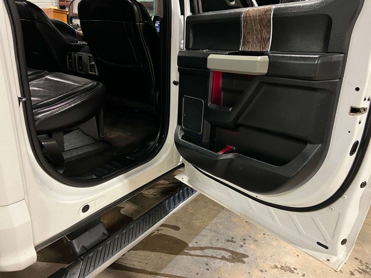 2017-ford-f250-lariat-image-31