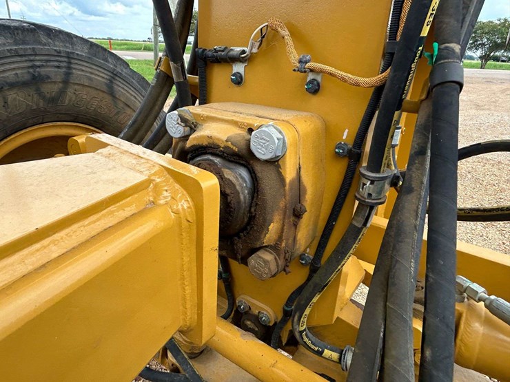 2020-caterpillar-140-image-36