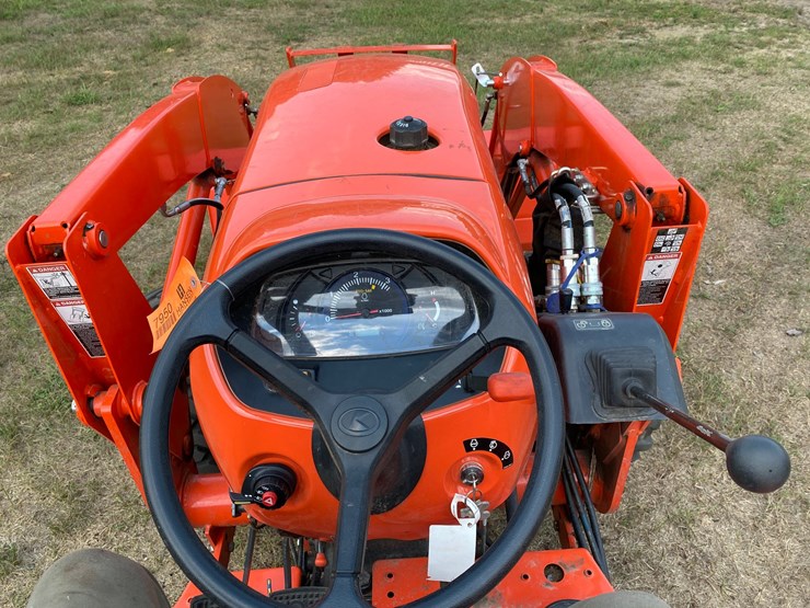 2019-kubota-l4701d-image-41