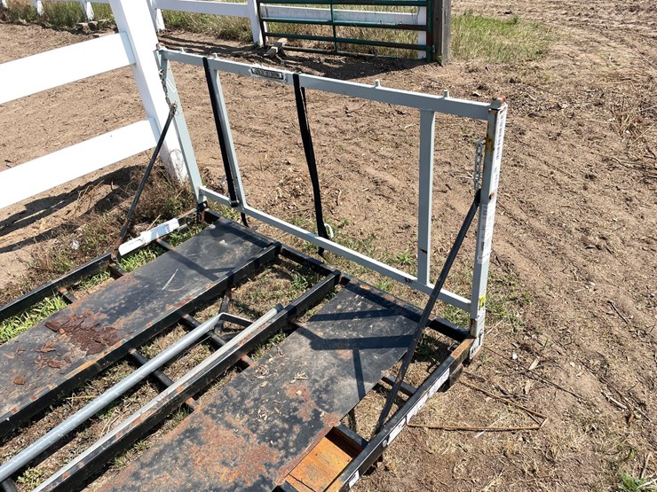#7968-•-metal-shipping-frame-with-sides-and-fork-pockets-image-7