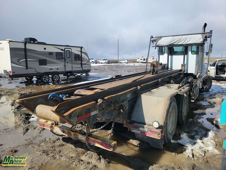 non-operable-2015-kenworth-t4-series-t/a-hook-lift-truck-image-2