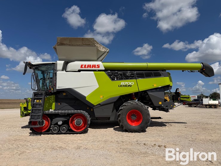 2023-claas-lexion-8700tt-image-8