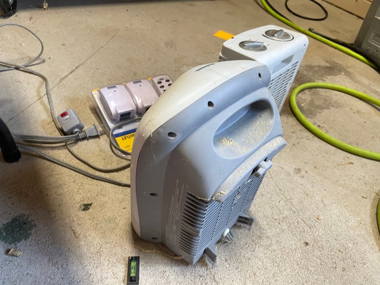 #10128-•-(2)-holmes-electric-heaters-image-4