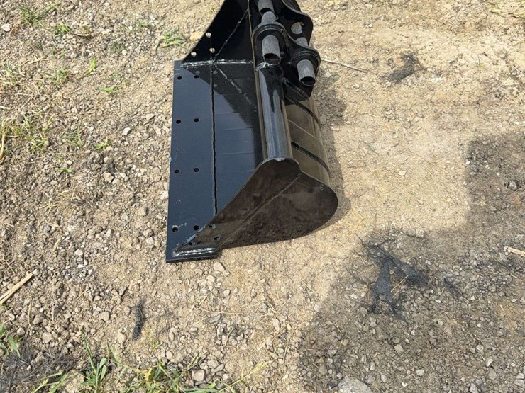 22”-w-mini-excavator-mud-bucket---model-zl-11-image-2