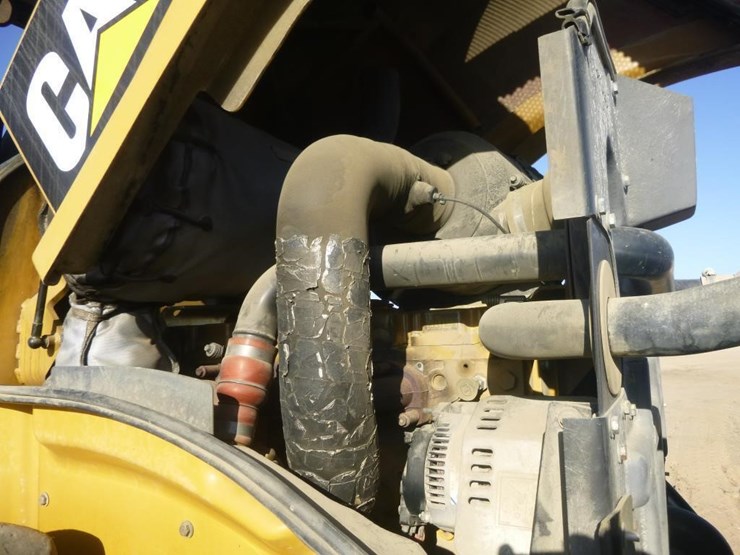 2011-caterpillar-cp56-image-25