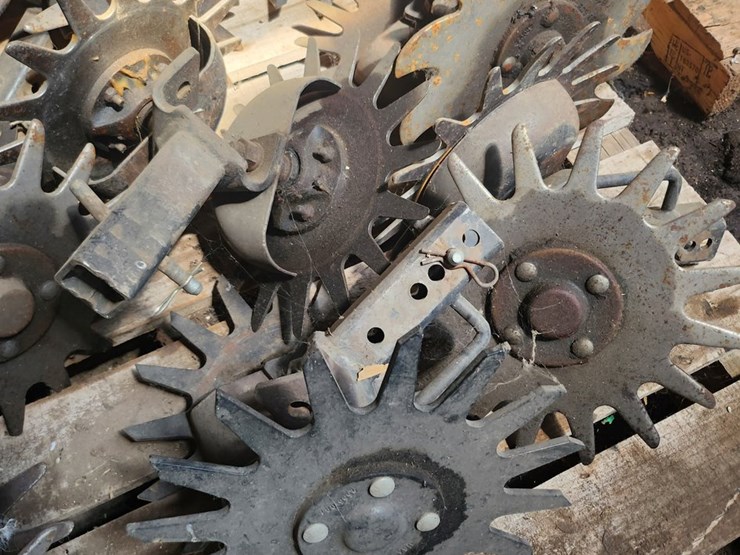 #2815-•-(16)-planter-row-cleaner-wheels-image-4