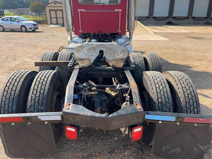 2000-peterbilt-379-image-10