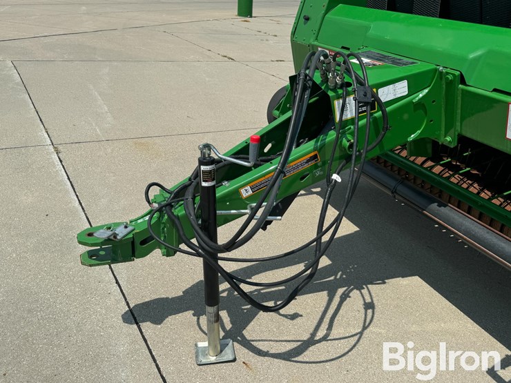 2024-john-deere-561m-image-10