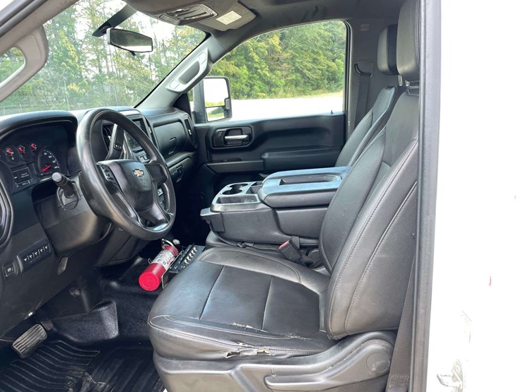 2022-chevrolet-silverado-3500-image-11