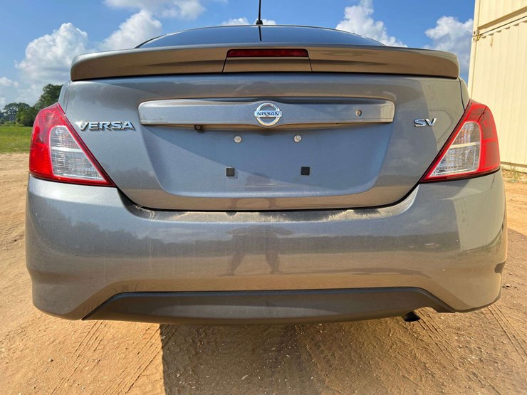2019-nissan-versa-(99,073-miles)-image-7