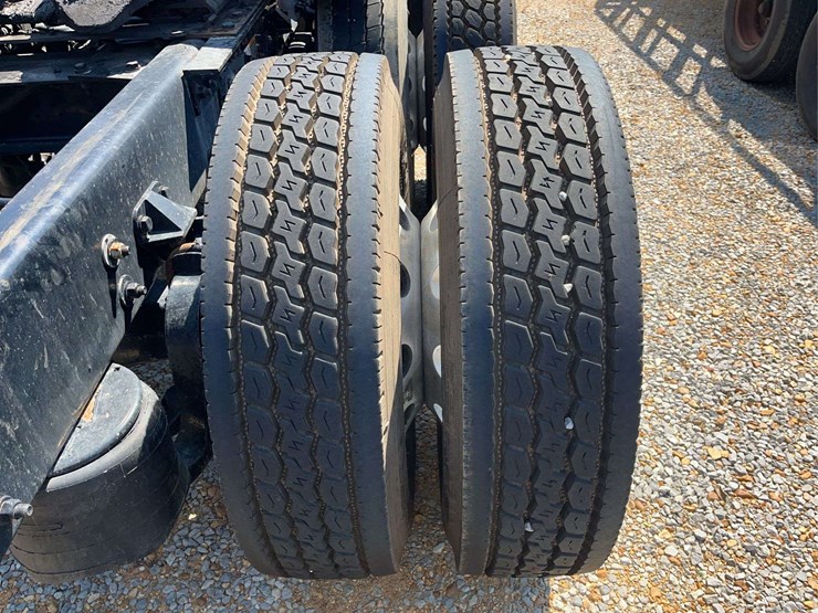 2022-kenworth-t680-image-12