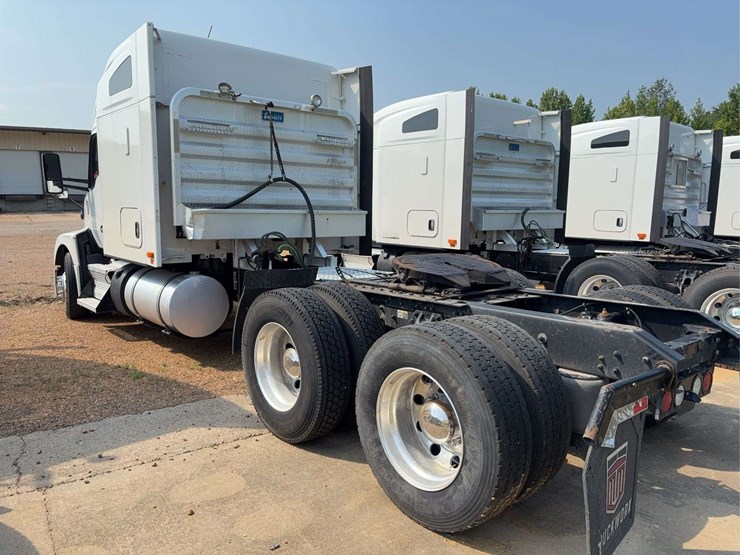 2022-kenworth-t680-image-4