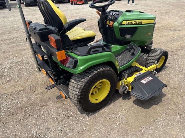john-deere-x750-image-3