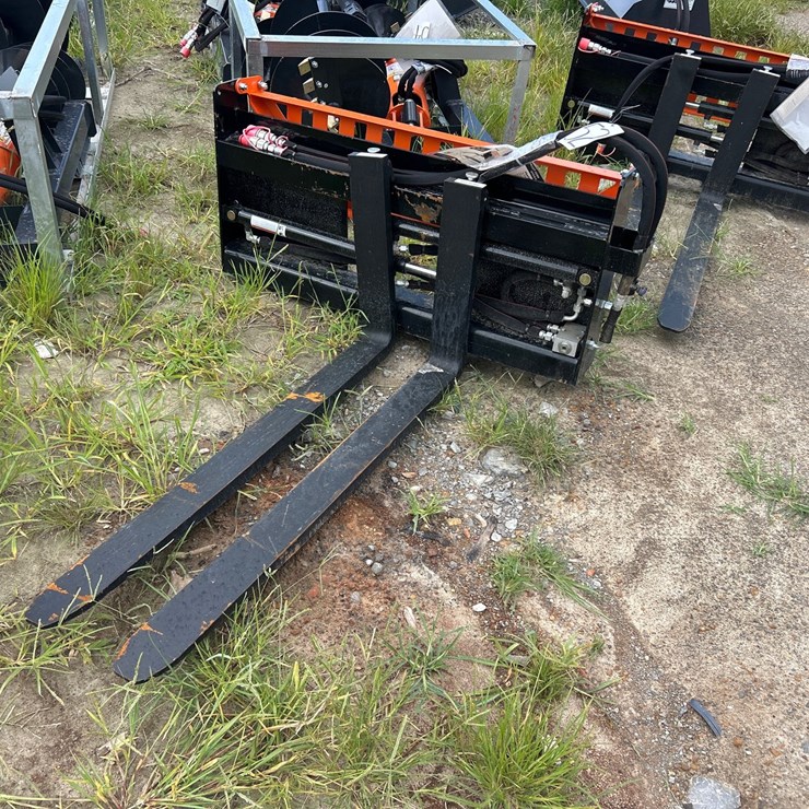 #43 • 48” HYDRAULIC SKID STEER PALLET FORKS