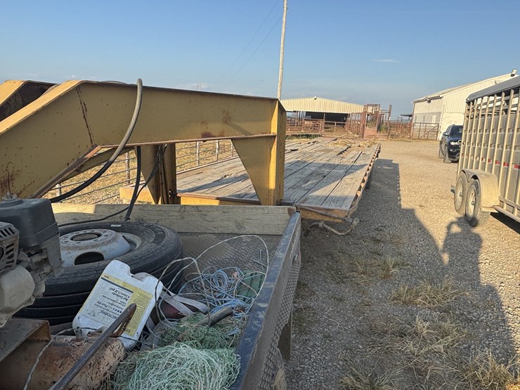 2001-haybuster-32'+5-tandem-dual-gooseneck-flatbed-trailer-image-5