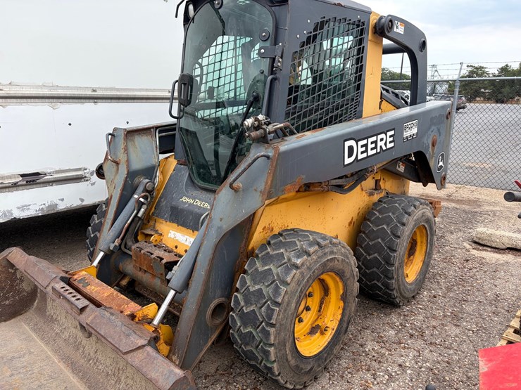 deere-320d-image-1