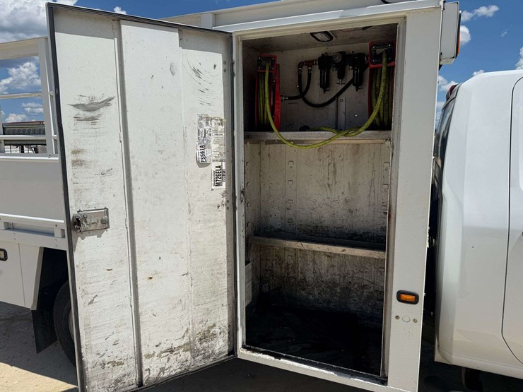 2020-chevrolet-3500-image-15