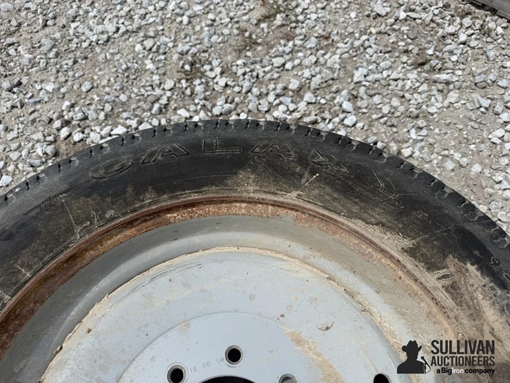 galaxy-9-22.5-tires-on-kinze-8-bolt-wheels-(bid-per-unit)-image-6