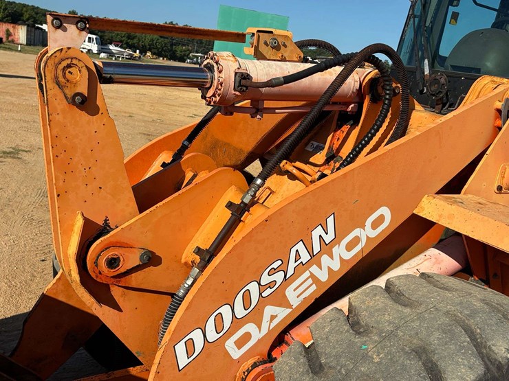 doosan-mega-200-v-image-15