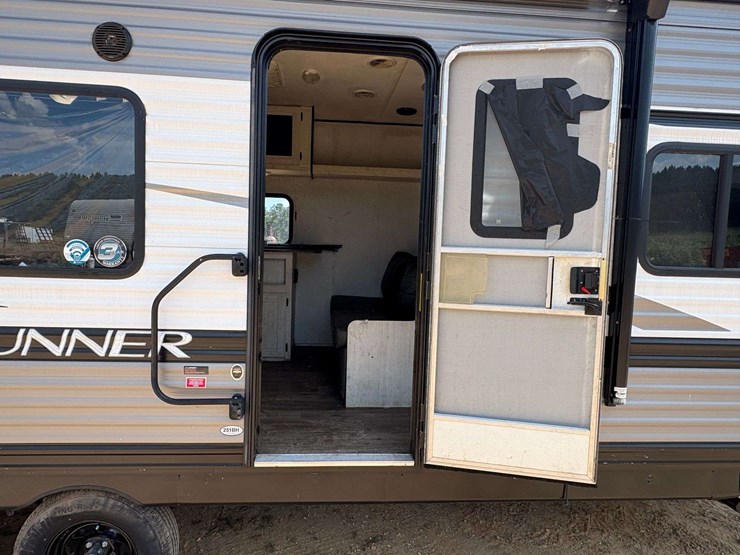 2022-heartland-trailrunner-29'-bumper-pull-travel-trailer-image-14