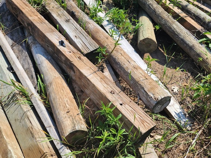 #2830-•-(13)-reclaimed-wood-posts-and-timbers-with-flat-hose-image-3
