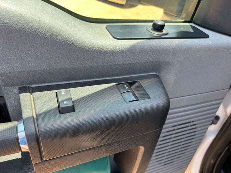 2015-ford-f550-image-28