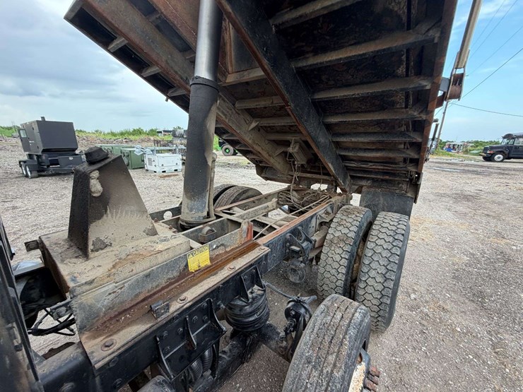 2006-ford-f750-image-27