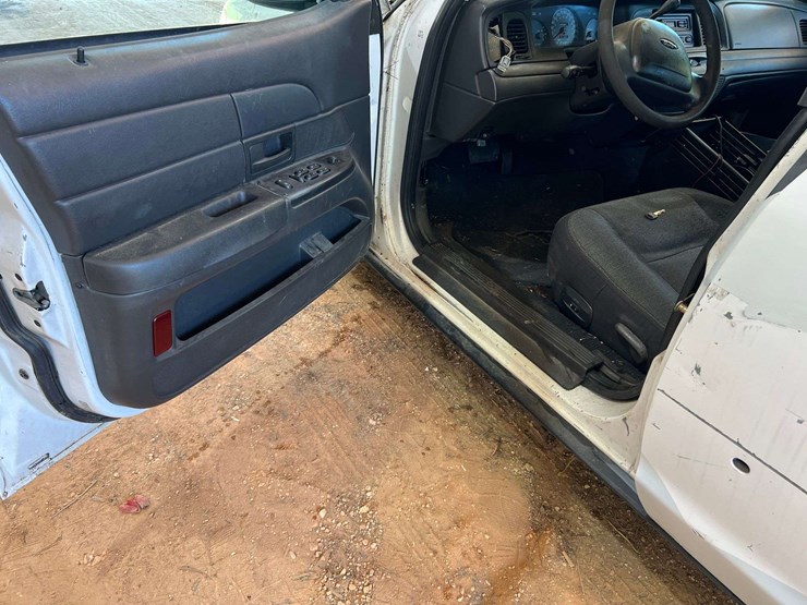 2003-ford-crown-vic-(188,503-miles)-image-15