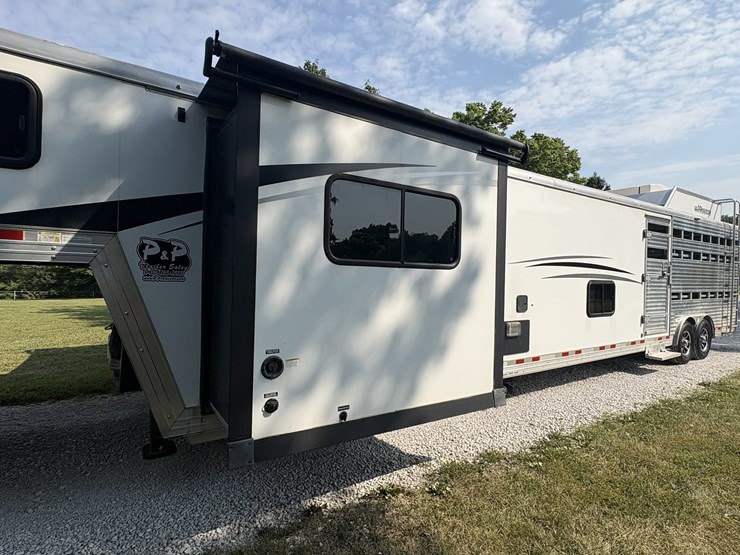 2018-bison-8011ldstlt-stock-combo-living-quarters-trailer-image-40
