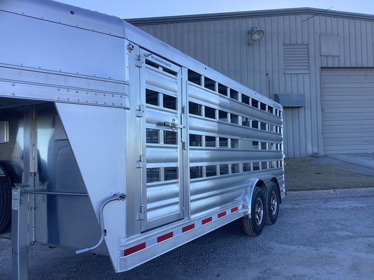 2025-platinum-18'-x-8"-livestock-trailer-image-7