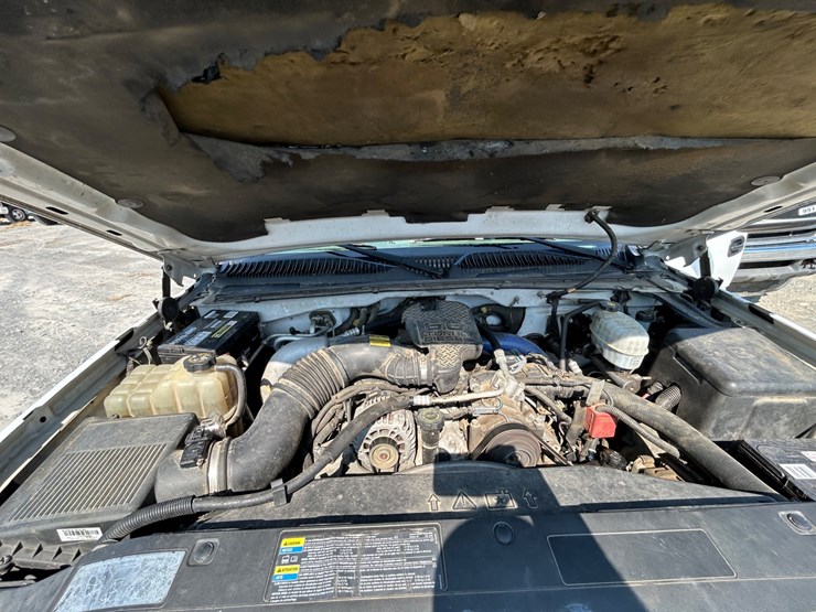 2004-chevrolet-3500-image-13
