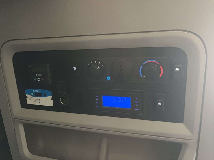 2022-kenworth-t680-image-33