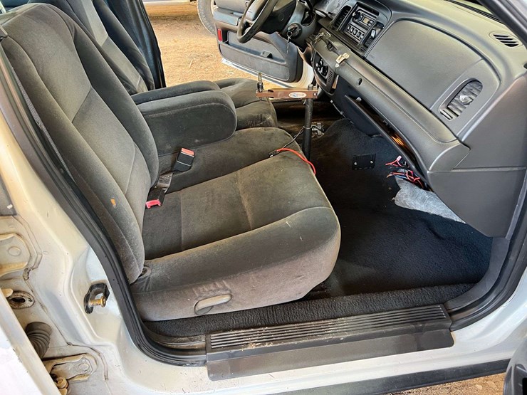 2004-ford-crown-vic-(211,135-miles)-image-40