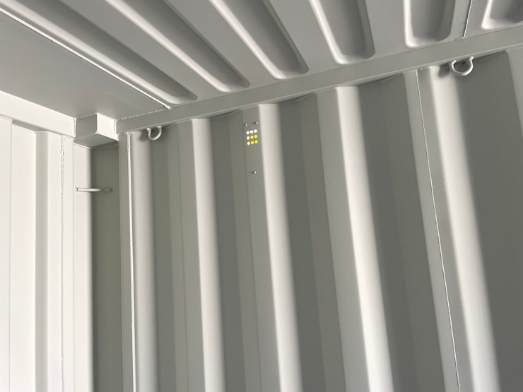 #405-•-20'-shipping-container-image-19