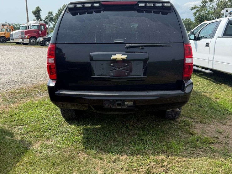 2011-chevrolet-tahoe-image-5