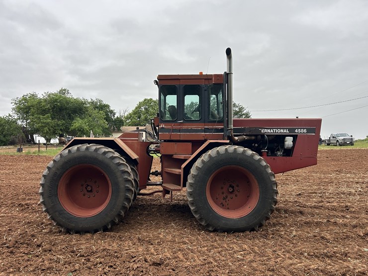 case-ih-t4586-image-4