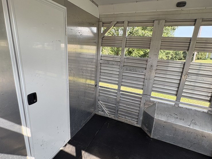 2018-bison-8011ldstlt-stock-combo-living-quarters-trailer-image-23