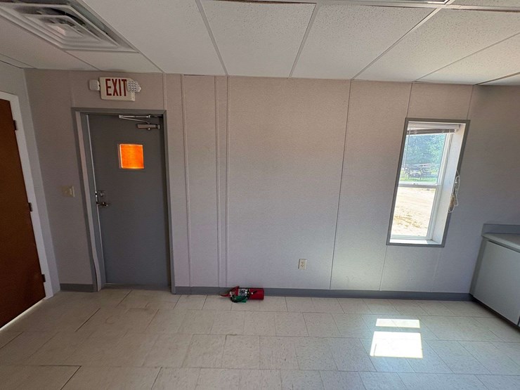 mobile-56'-office-building-image-18