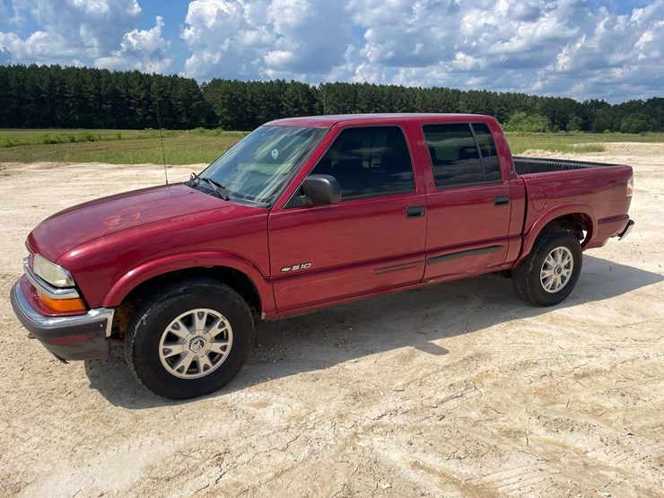 2002-chevrolet-s10-image-1