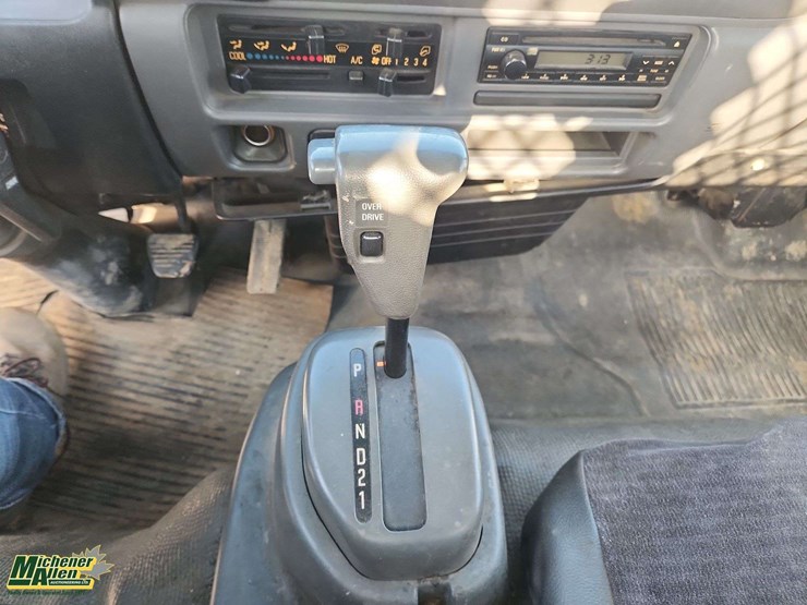 2005-gmc-w5500-image-20