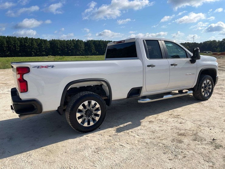 2023chevrolet-silverado-2500-4-door-crew-cab-4x4-pickup-truck-(176,756-miles)-image-3