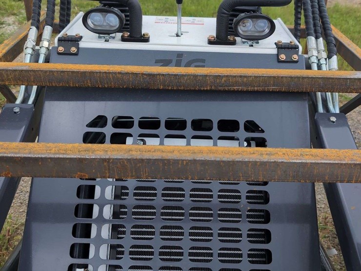 zjg-mini-skid-steer-loader-zj-380-(white)---15hp-image-4