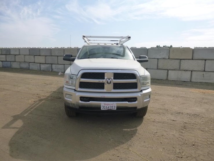 2016-dodge-ram-3500-image-28